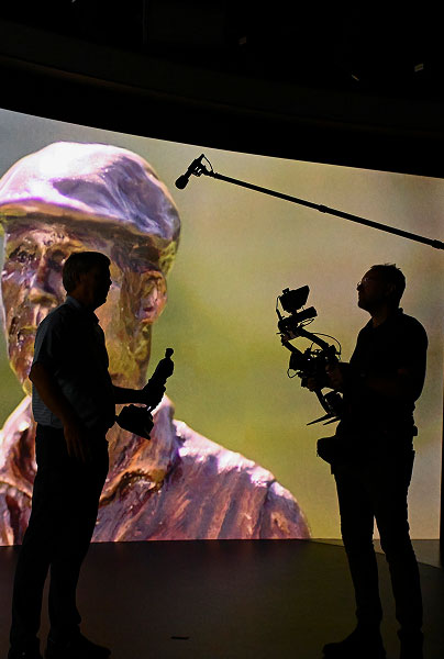 Paul Azinger silhouette giving interview
